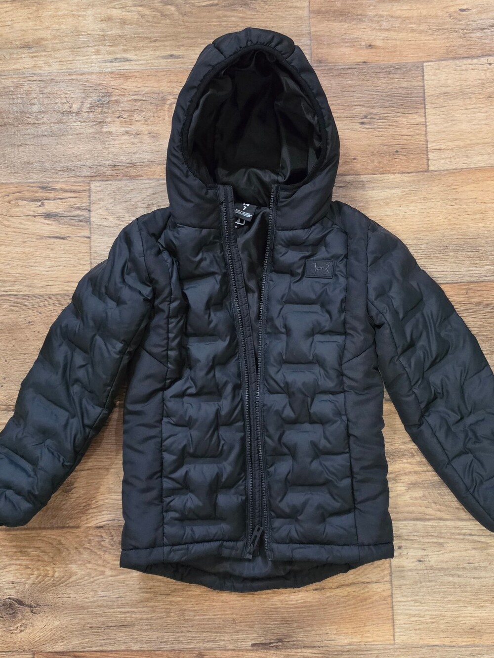Under Armour Boys Black Puffer Jacket – Size 7